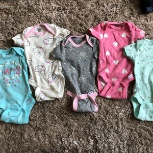 Newborn Girls Carter’s onesie bundle
